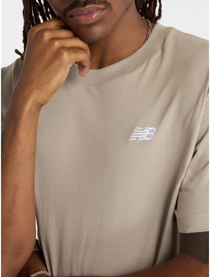 NEW BALANCE Essentials Small Logo T-Shirt - Arid Stone